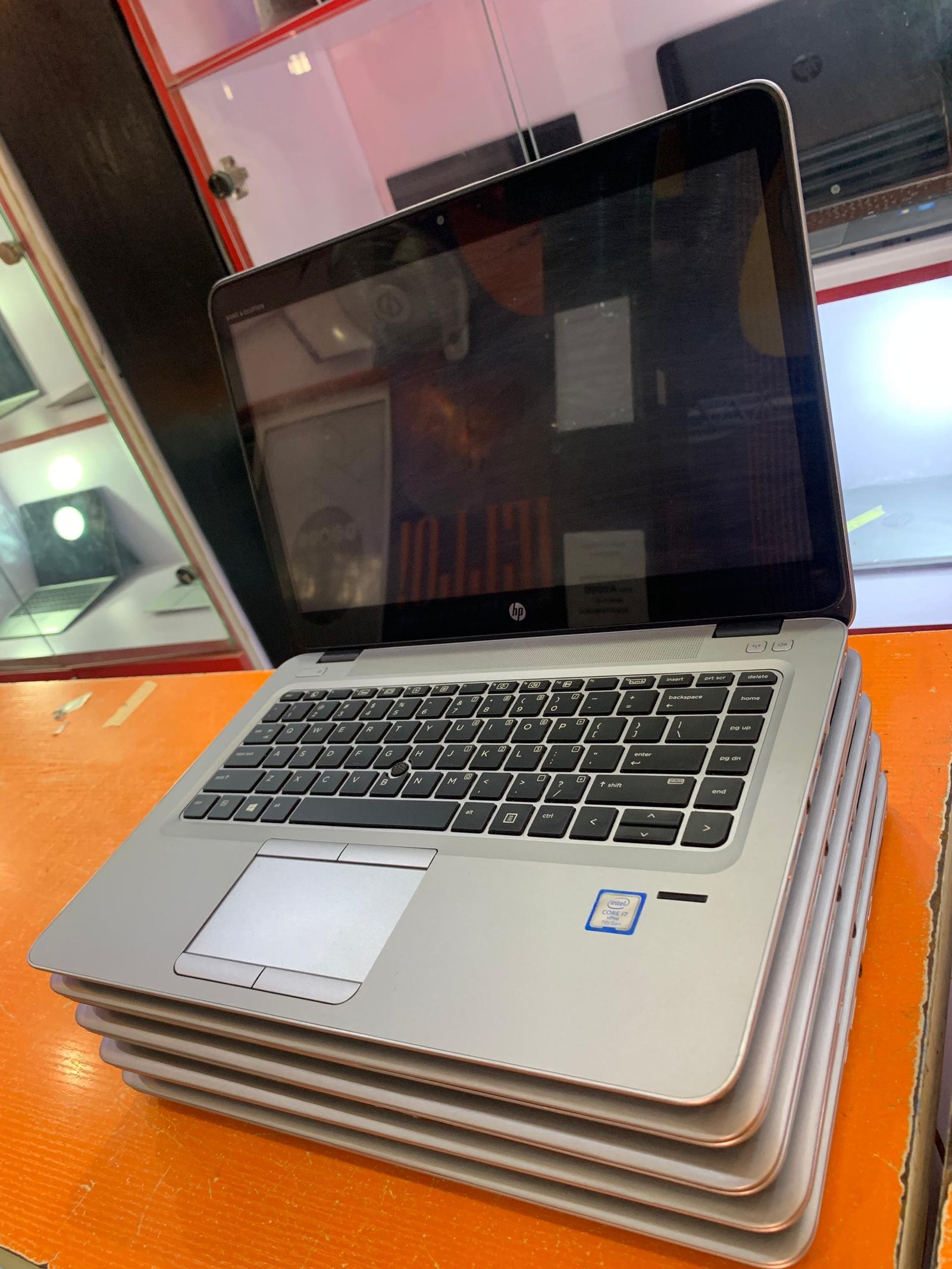 Hp Elitebook 840 G4 (Core i7 7th gen)