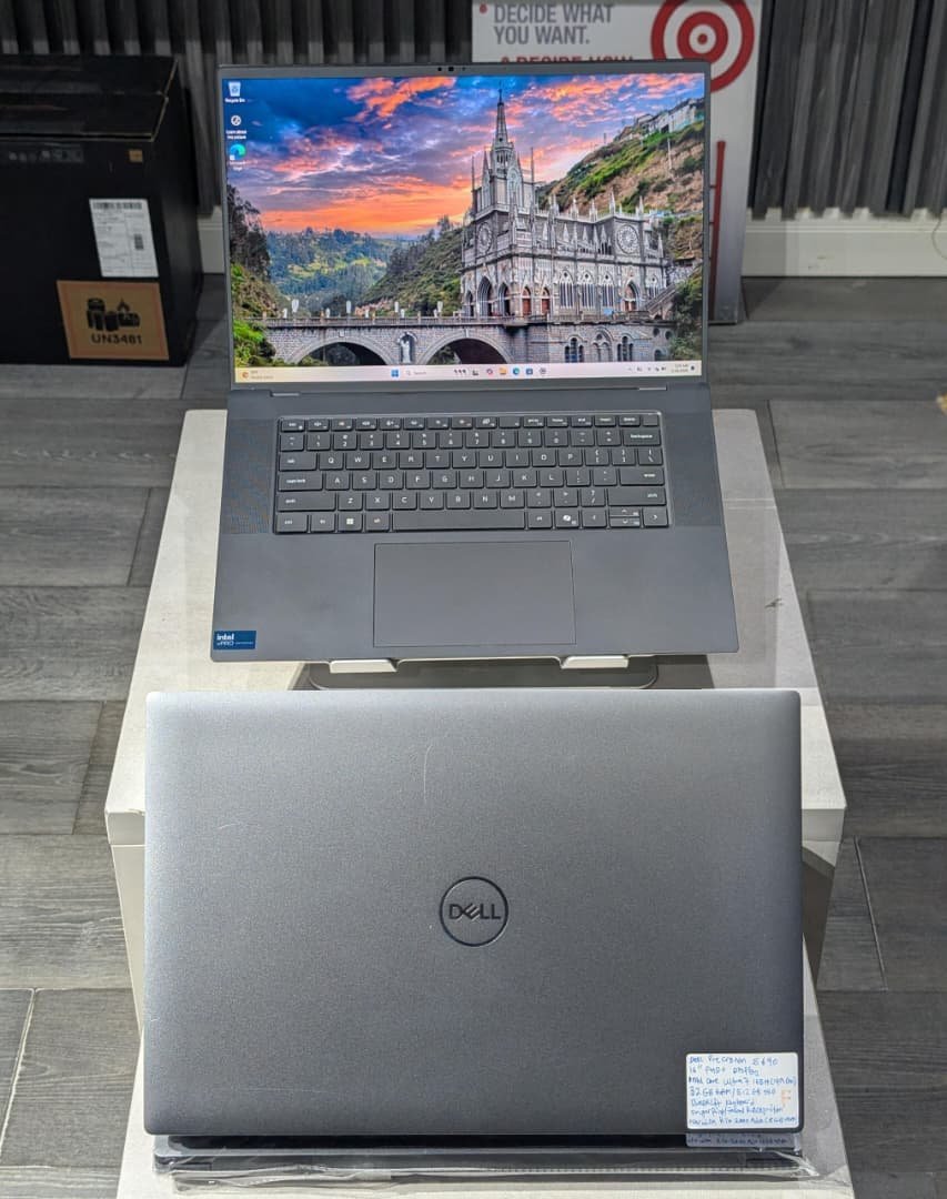 Dell Precision 5690 Core Ultra 7 165H 32GB RAM 512GB SSD RTX 2000 Ada 8GB