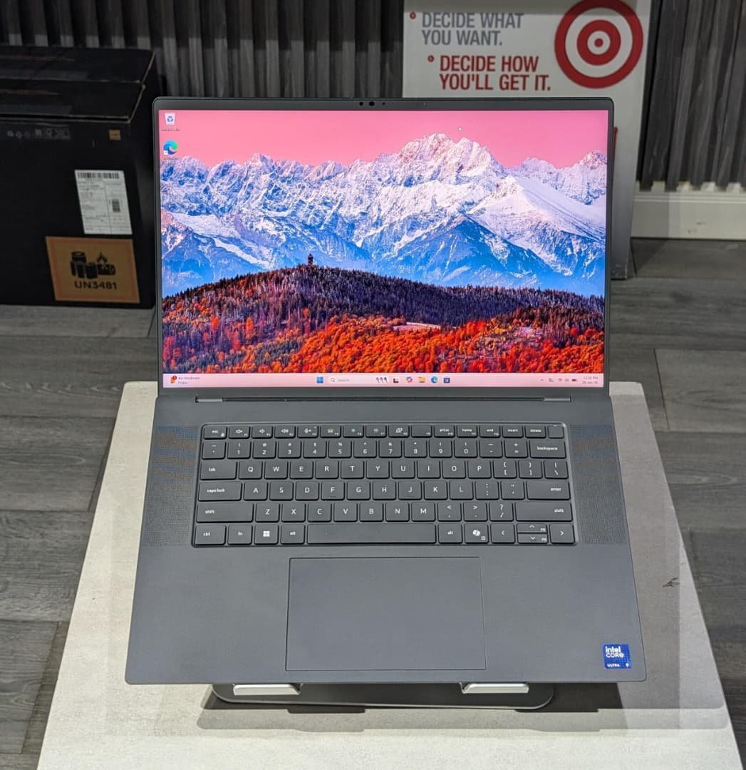 Dell Precision 5690 Core Ultra 9 185H 32GB RAM 1TB SSD RTX 2000 Ada 8GB