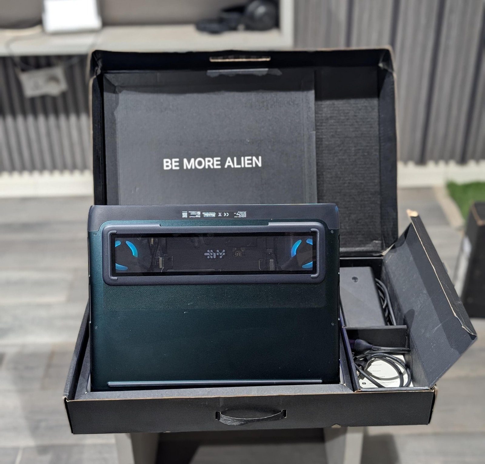 Alienware 18 Area-51 AA18250 Core Ultra 9 275HX 32GB RAM 2TB SSD RTX 5080 16GB