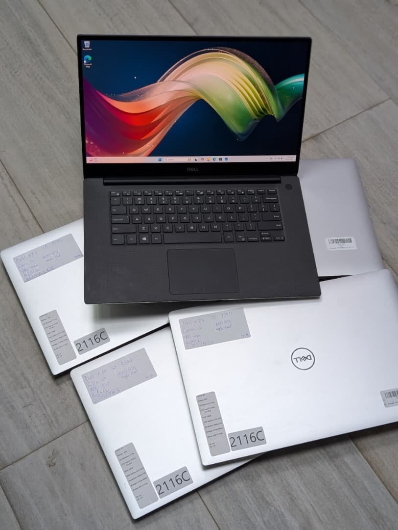 Dell XPS 15 9570 Core i7 8th Gen 16GB RAM 512GB SSD GTX 1050 Ti 4GB UHD Touch